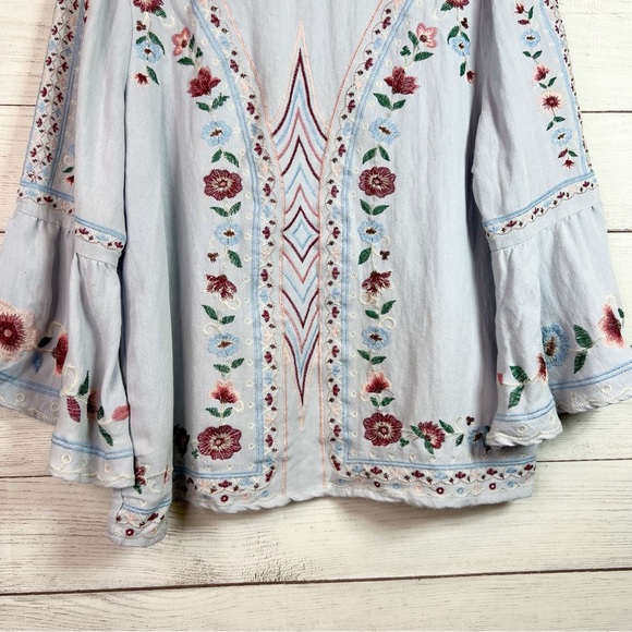 Umgee Blue Floral Embroidered Bell Sleeve Blouse Size S - Picture 4 of 11